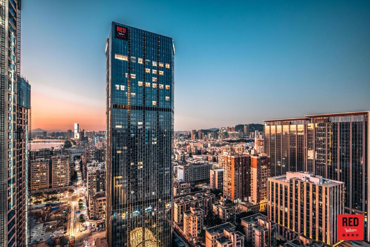 Radisson Red Hotel Zhuhai Gongbei Port Exterior photo