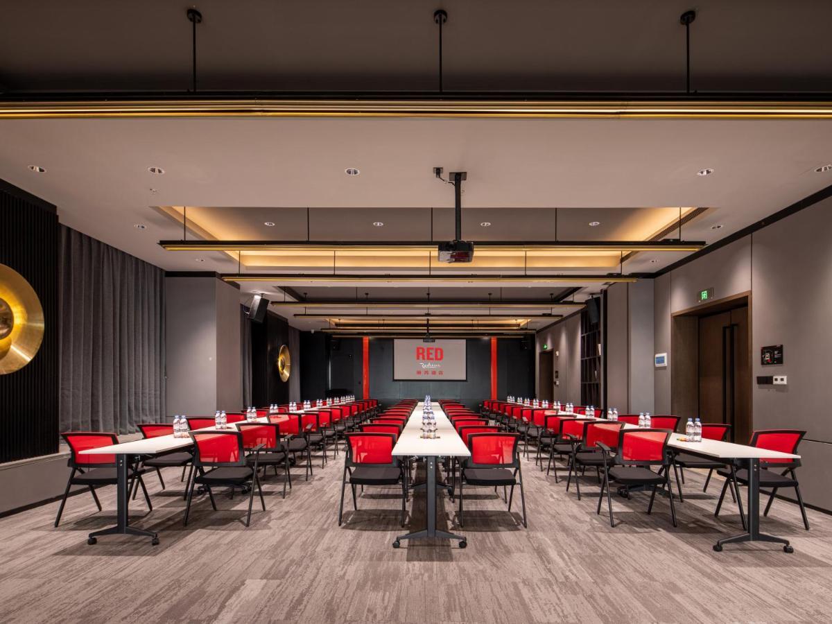 Radisson Red Hotel Zhuhai Gongbei Port Exterior photo