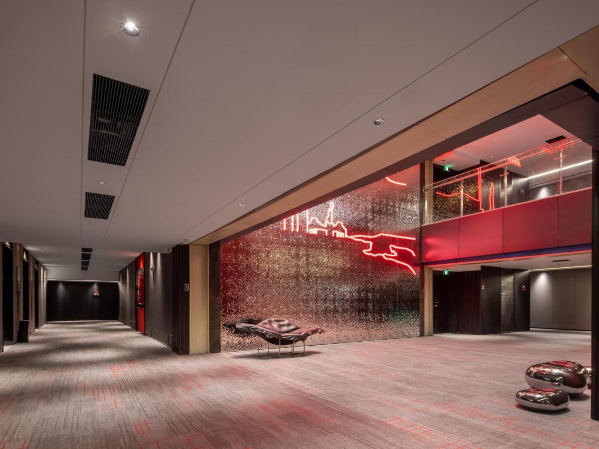 Radisson Red Hotel Zhuhai Gongbei Port Exterior photo