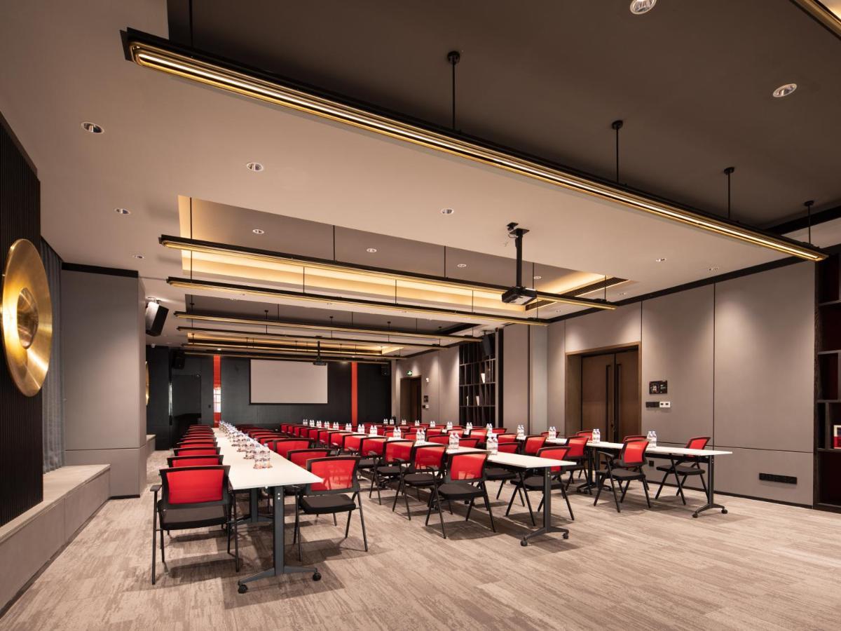 Radisson Red Hotel Zhuhai Gongbei Port Exterior photo