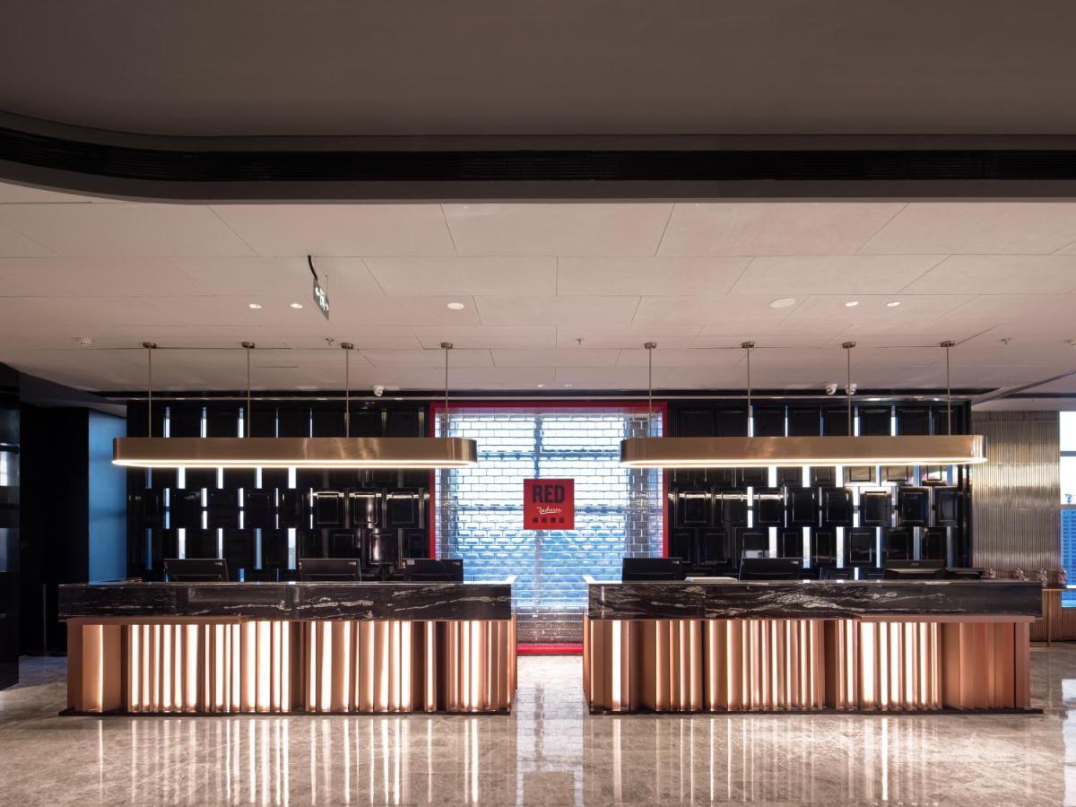 Radisson Red Hotel Zhuhai Gongbei Port Exterior photo
