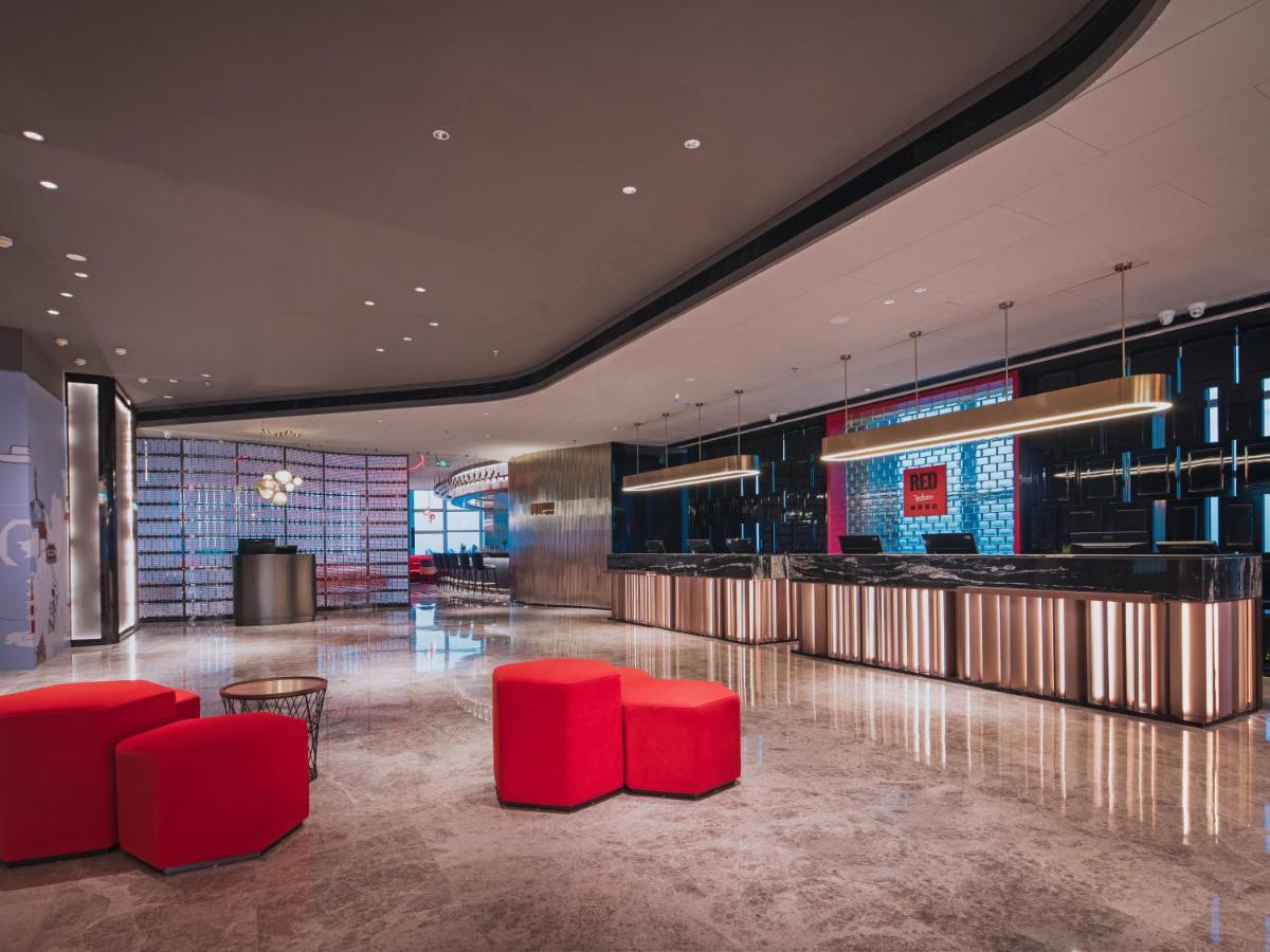 Radisson Red Hotel Zhuhai Gongbei Port Exterior photo
