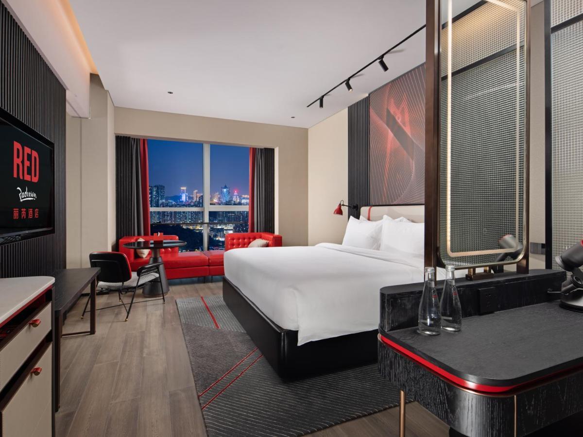 Radisson Red Hotel Zhuhai Gongbei Port Exterior photo