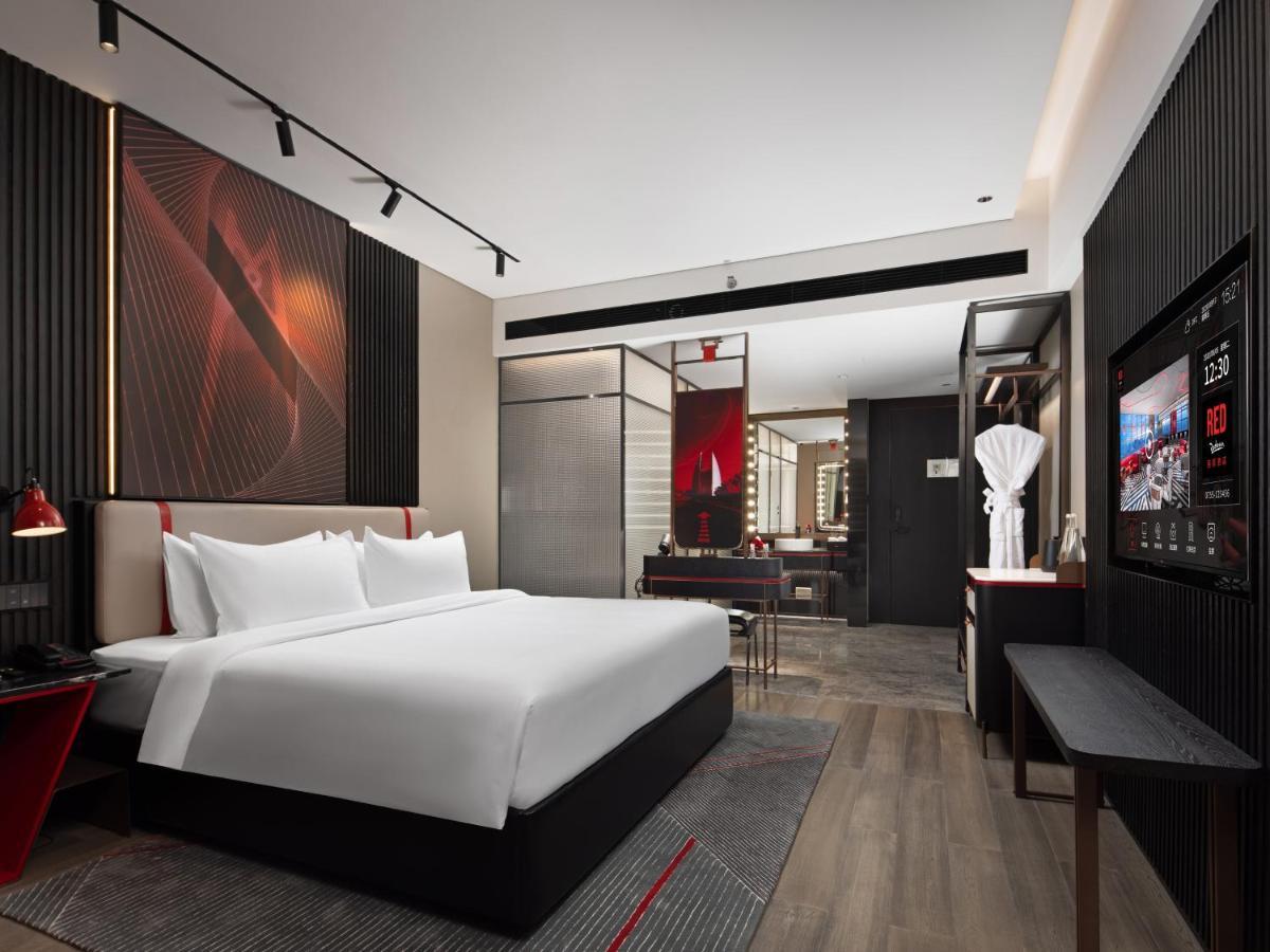 Radisson Red Hotel Zhuhai Gongbei Port Exterior photo