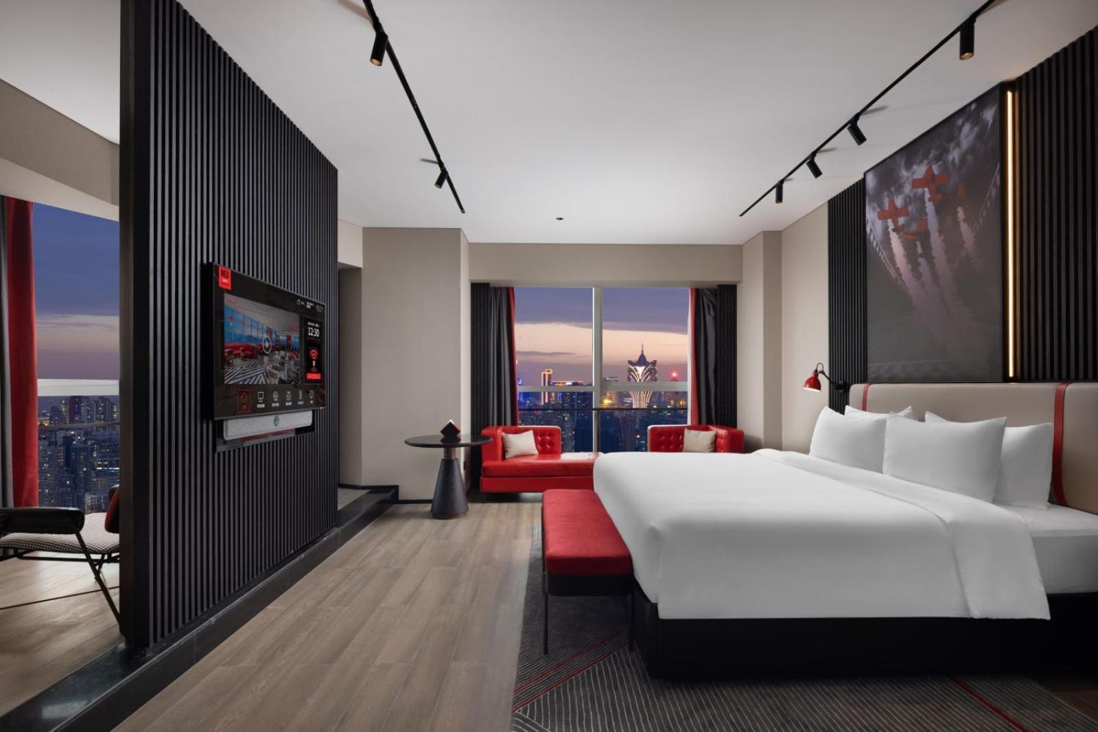 Radisson Red Hotel Zhuhai Gongbei Port Exterior photo