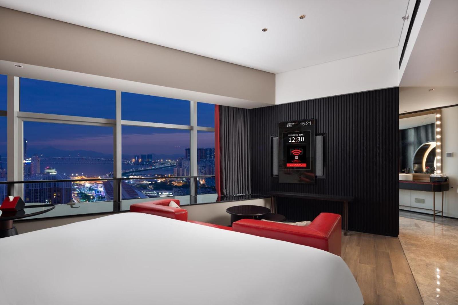Radisson Red Hotel Zhuhai Gongbei Port Exterior photo