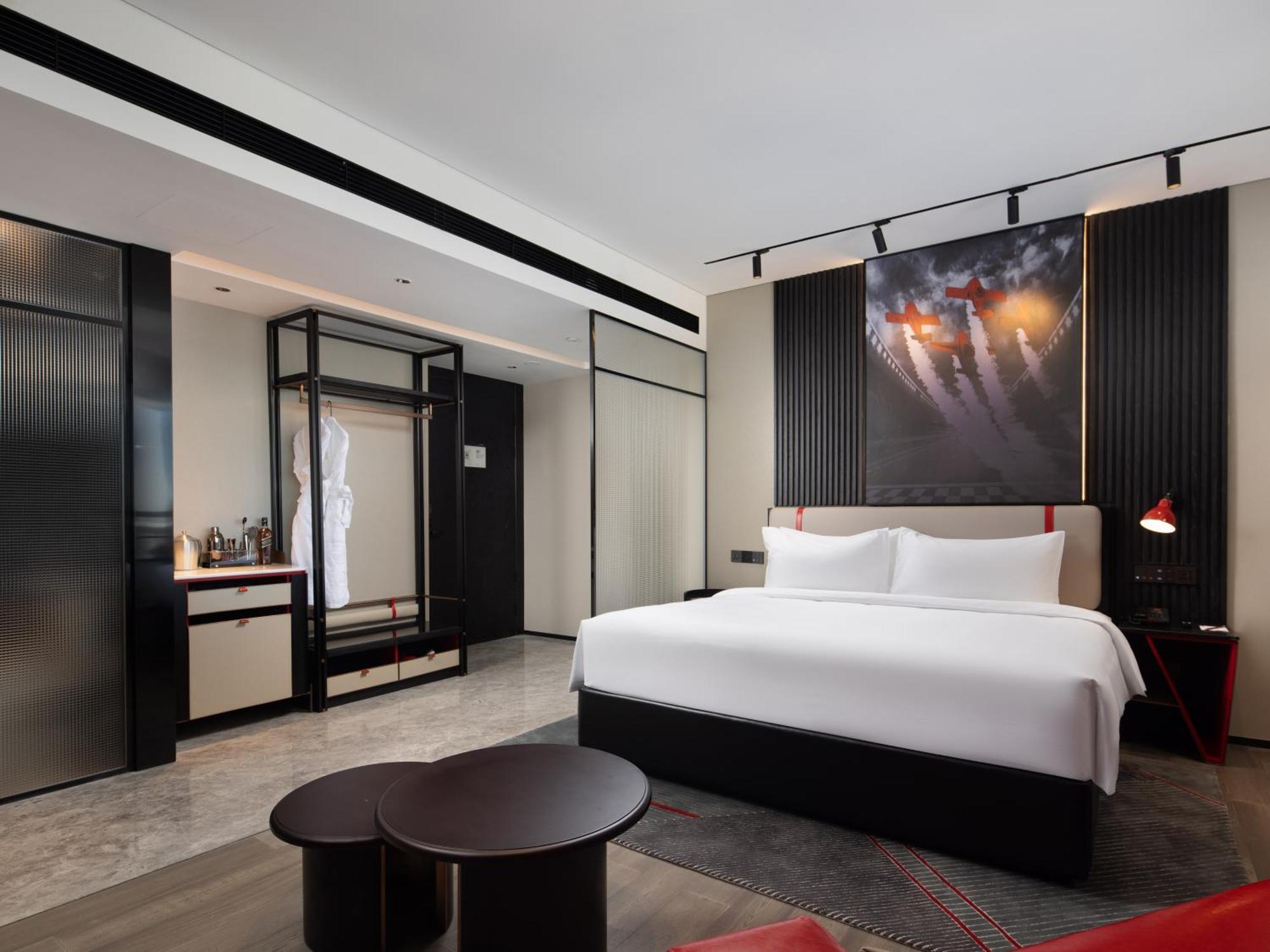 Radisson Red Hotel Zhuhai Gongbei Port Exterior photo