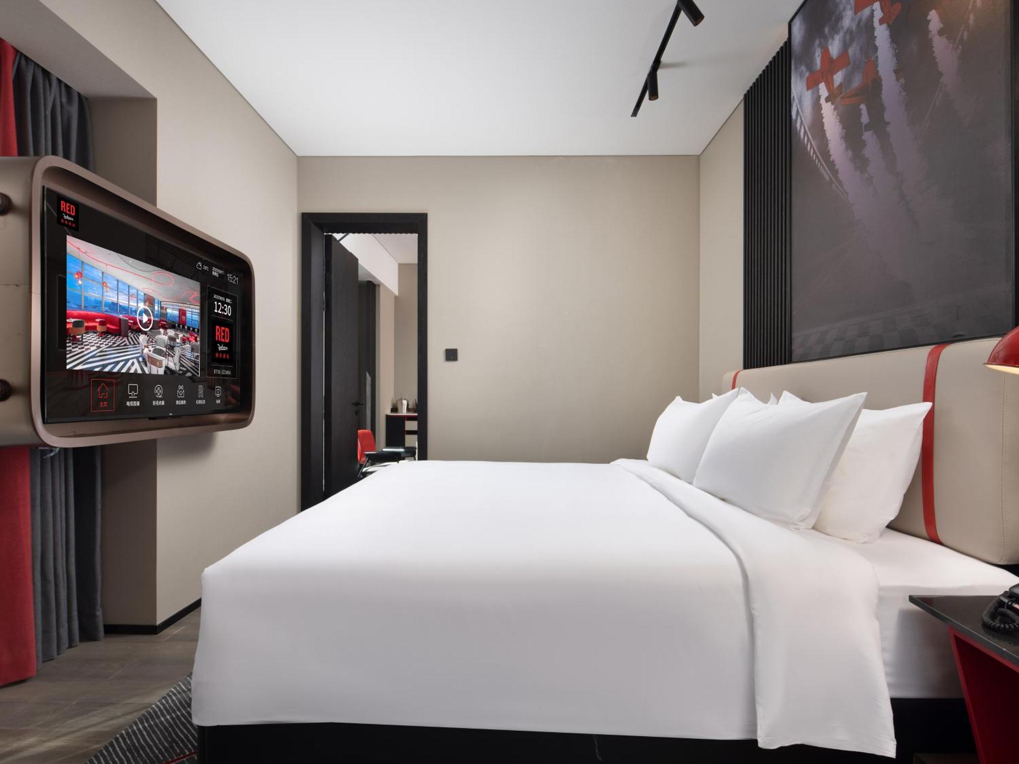 Radisson Red Hotel Zhuhai Gongbei Port Exterior photo
