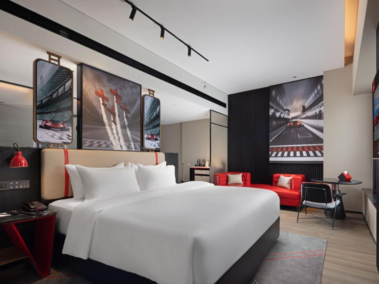 Radisson Red Hotel Zhuhai Gongbei Port Exterior photo