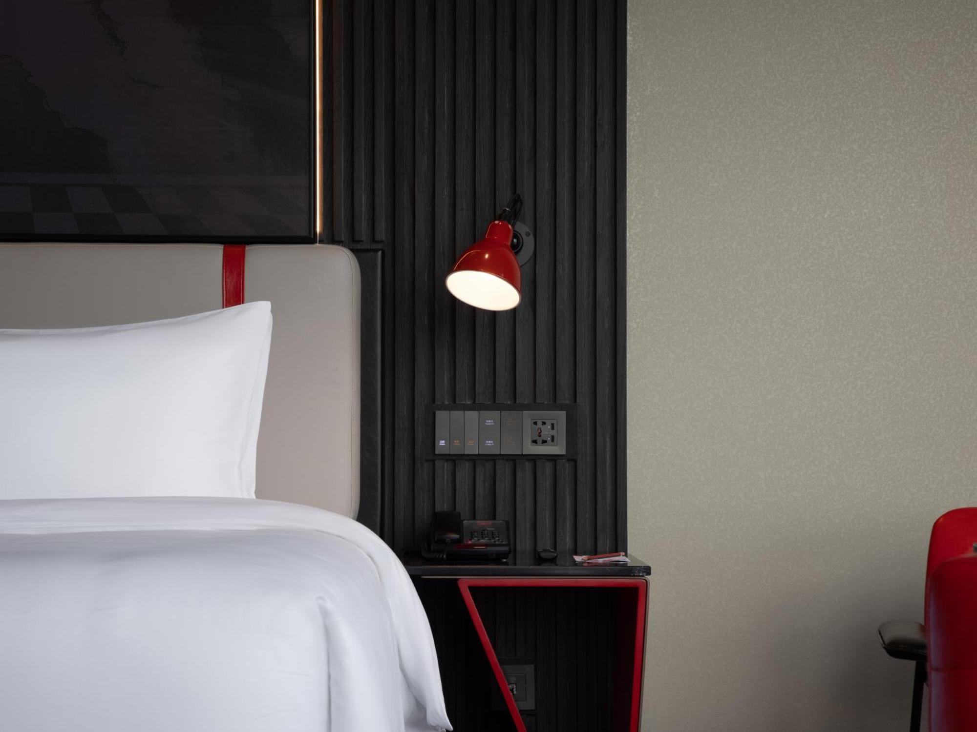 Radisson Red Hotel Zhuhai Gongbei Port Exterior photo